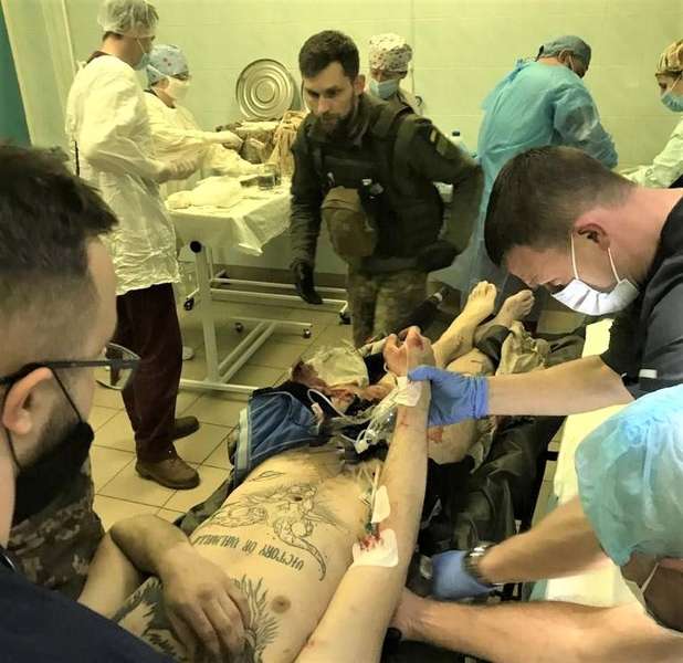 Операції під бомбами і тортури в полоні: волинська медсестра розповіла, як пройшла Маріуполь