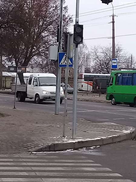 У Луцьку на перехресті Львівської – Городецької запустили новий світлофор (фото)