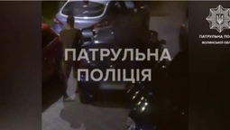 Наїхав на обмежувачі руху: лучанин здав патрульним п'яного водія (відео)