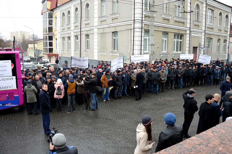 У Луцьку страйкують працівники «Богдан Моторс» (фото, відео, оновлено) 