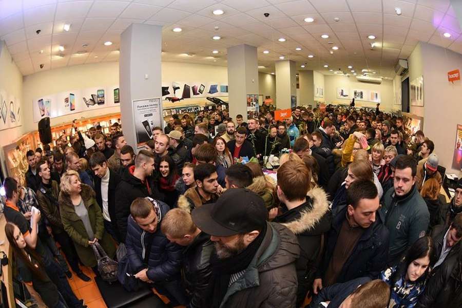 В Україні почалися офіційні продажі  iPhone 7 