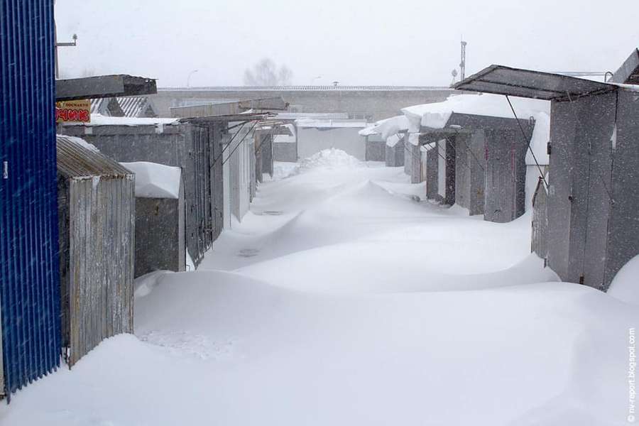 Як замело Нововолинськ: снігові замети в людський ріст (фото)