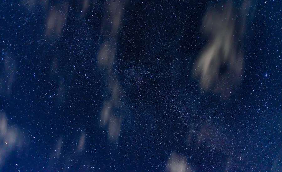 Фотограф показав казкове зоряне небо над Озерцем