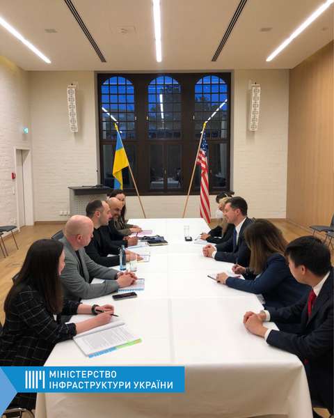 Україна та США підписали меморандум про співпрацю у транспортній сфері