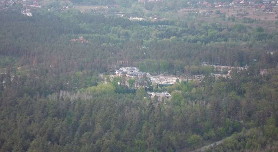 «Палац» за $30 млн: Ахметов добудовує гігантський маєток під Києвом (фото)