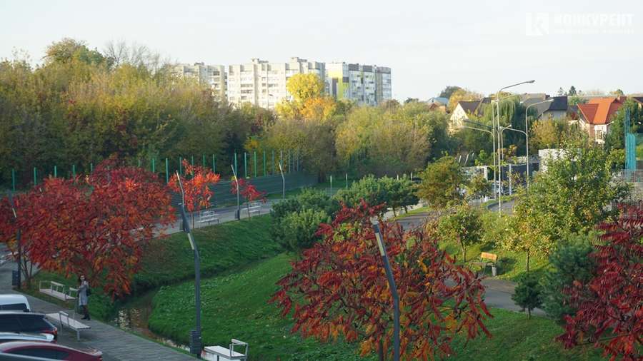 Осінь у Луцьку: місто заграло барвами (фото)