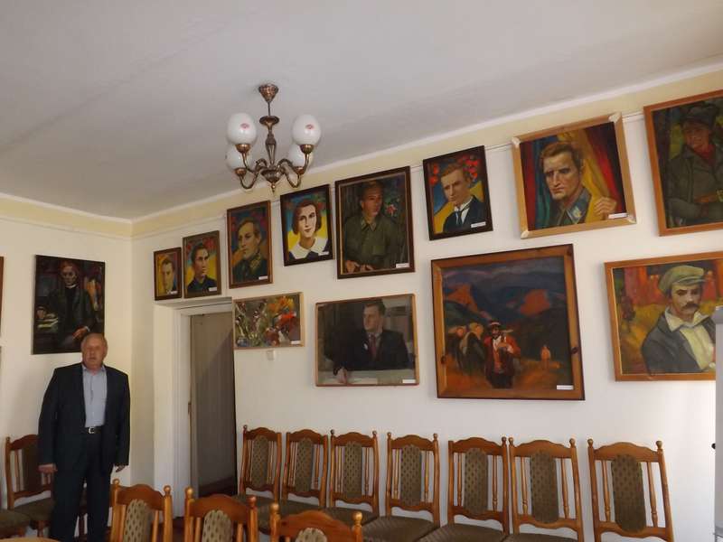 У Колках є виставка картин Данила Довбошпицького