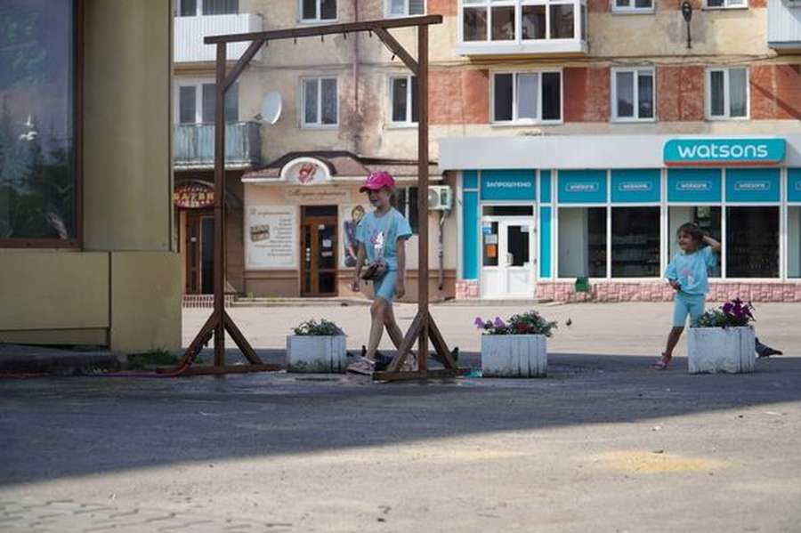 Буде спека: в центрі Володимира поставили «мокру шибеницю» (фото)