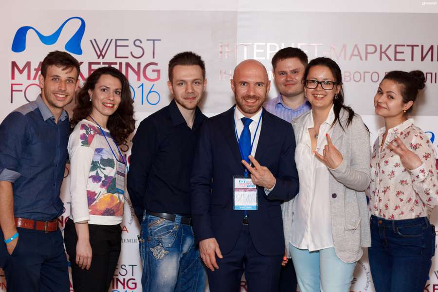 Засновник проекту «Бізнес-Конструктор» Кирило Куницький та його команда на West Marketing Forum 2016 у Луцьку