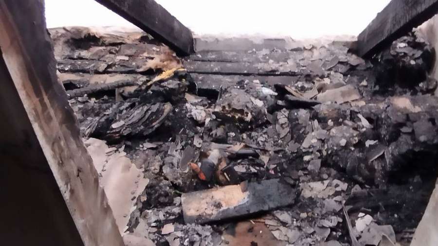 У Луцьку в будинку, пошкодженому ракетою, почали відновлювати дах (фото)