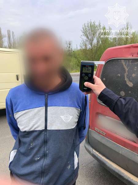 Поїхав не туди: у Луцьку зловили п'янючого водія (фото)