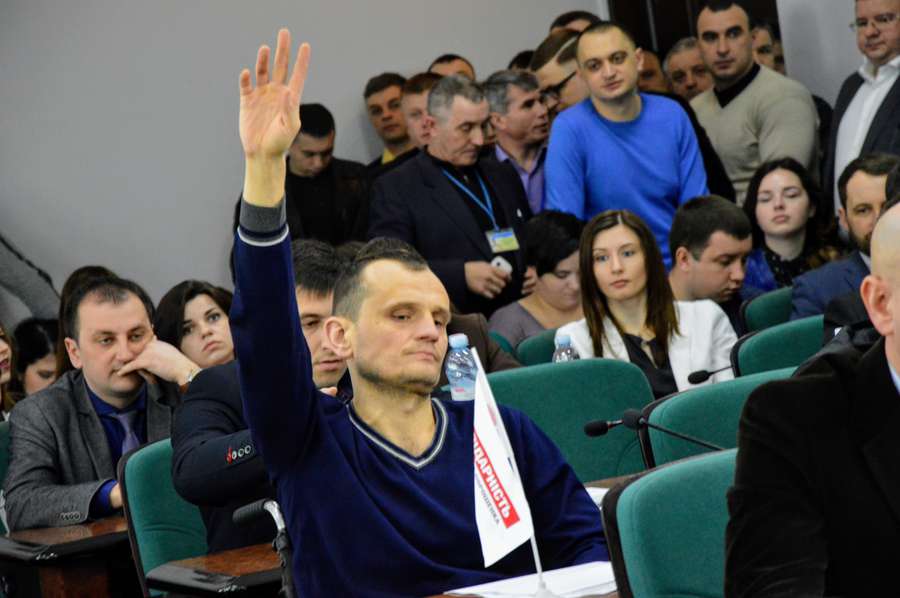 Артем Запотоцький озвучив позицію фракції «Солідарність» і заявив, що вони не братимуть участі в цій сесії