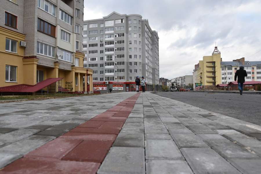 У Луцьку продовжують ремонтували вулиці та двори (фото) 