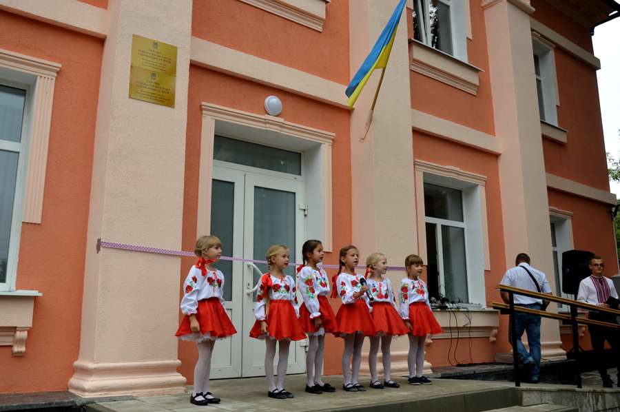 У Луцьку відкрили центр, що займатиметься особливими дітками (фото)