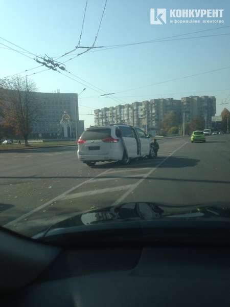 На Київському майдані у Луцьку зіткнулися два автомобілі