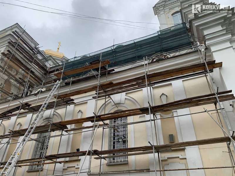 У Луцьку триває реконструкція Свято-Троїцького собору (фото)