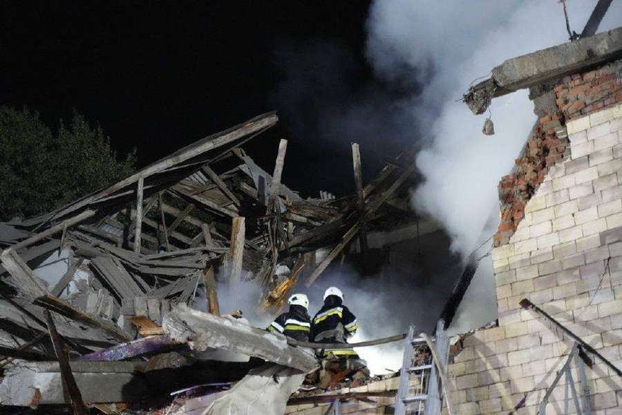 Ворог атакував Харків «шахедами» – зруйнований гуртожиток (фото)