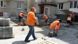 «Я особисто проти»: як у Луцьку реагують на ремонт дворів (відео)