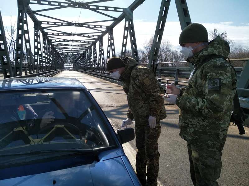 На українському кордоні приїжджим почали міряти температуру
