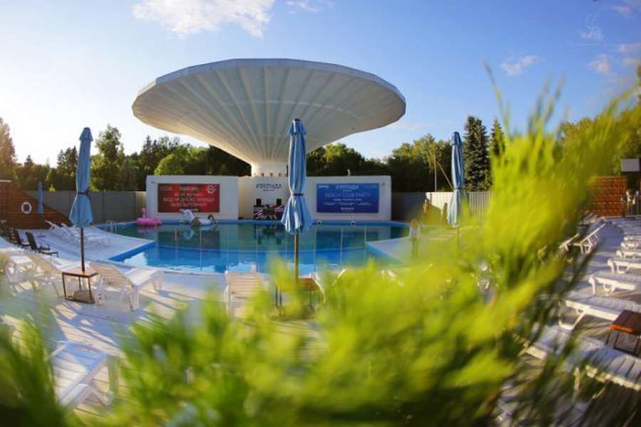 Відкриті басейни: де і за скільки покупатися в Луцьку та неподалік