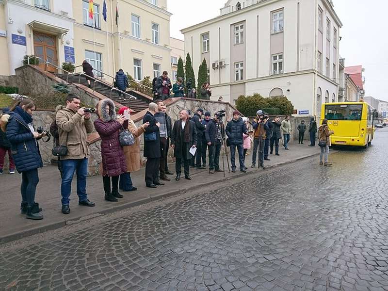 У Луцьку страйкують працівники «Богдан Моторс» (фото, відео, оновлено) 