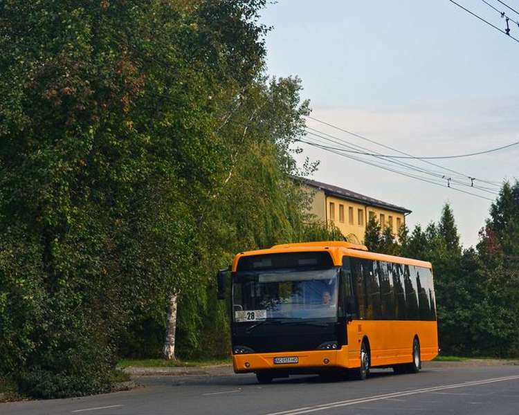 Не як всі: вулицями Луцька курсує оригінальний автобус (фото)