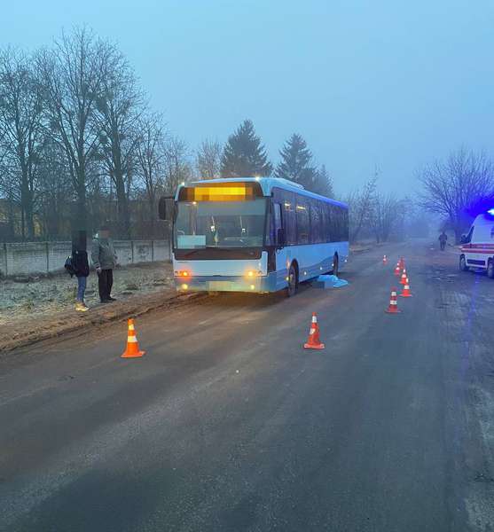 У Луцьку під колесами автобуса загинула жінка (фото, відео)