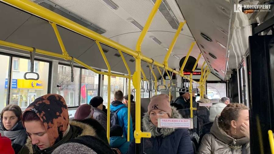 Пасажири нового тролейбуса