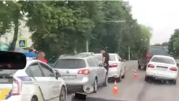 У Луцьку перед пішохідним переходом Volkswagen «в'їхав» у Toyota (відео)