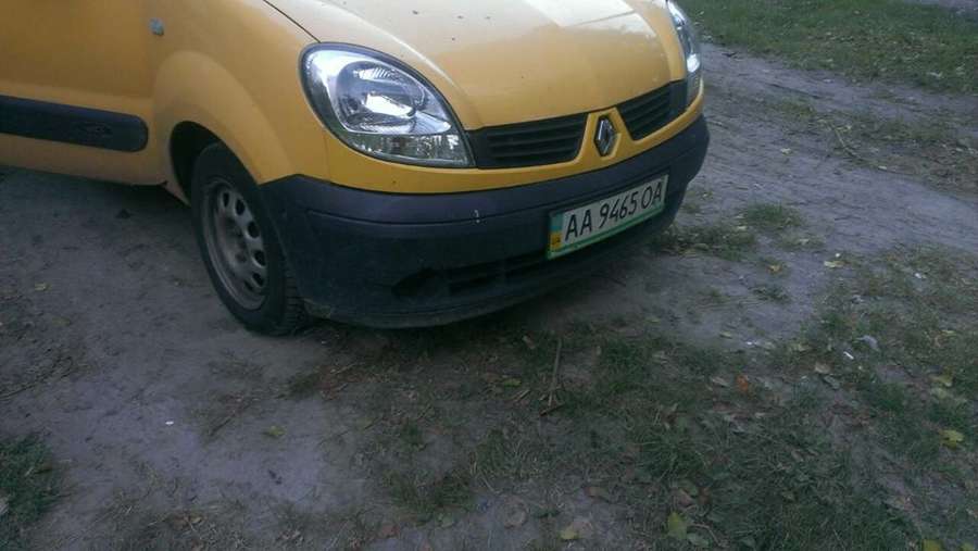 Автівки на газонах: у Луцьку ловили порушників (фото)