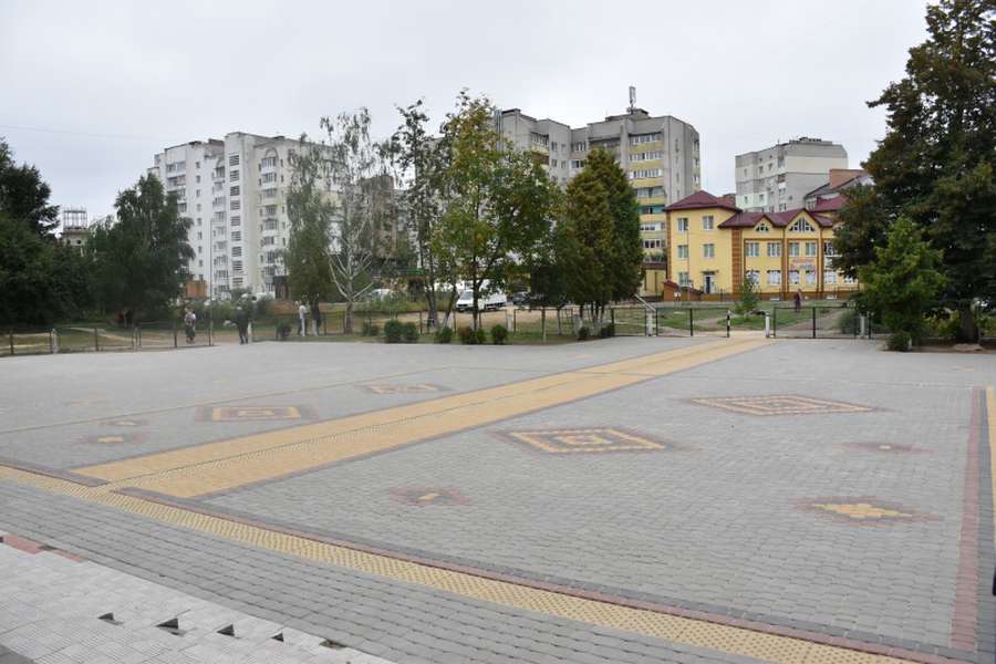 У Луцьку відремонтували три пришкільні території та спортзал (фото)