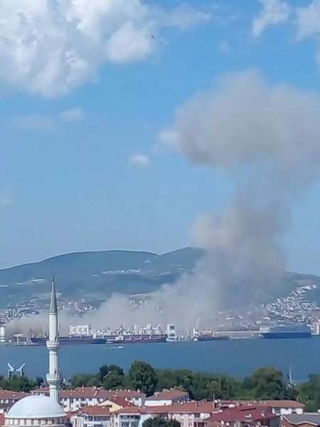 У турецькому порту стався вибух, є постраждалі (фото)