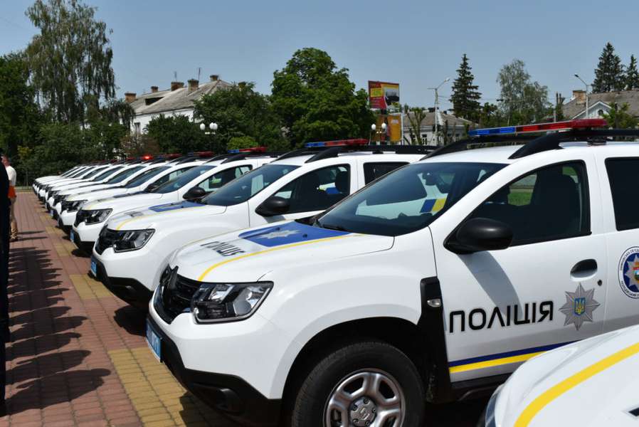 Поліцейські «Renault Duster» 2020 року випуску. Фото управління інформаційної політики та цифрової трансформації облдержадміністрації