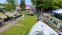 Майже 30 захисників, які реабілітуються у Луцьку, побували у музеї військової техніки (фото, відео)
