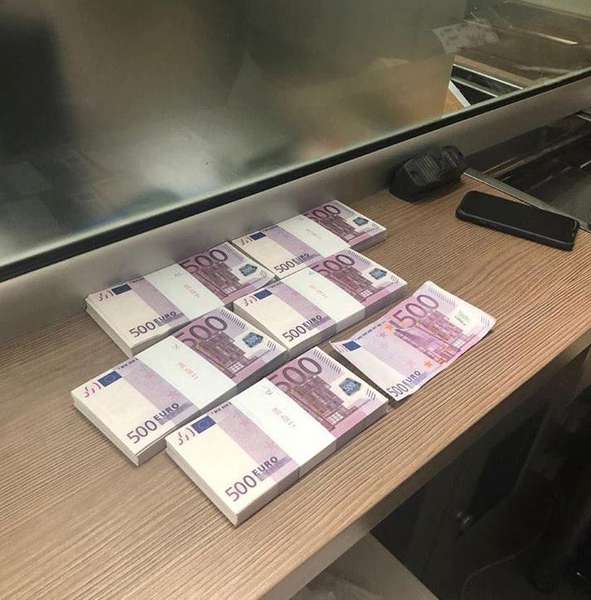 У Києві затримали чоловіків, які продавали «червону ртуть» за чверть мільйона євро