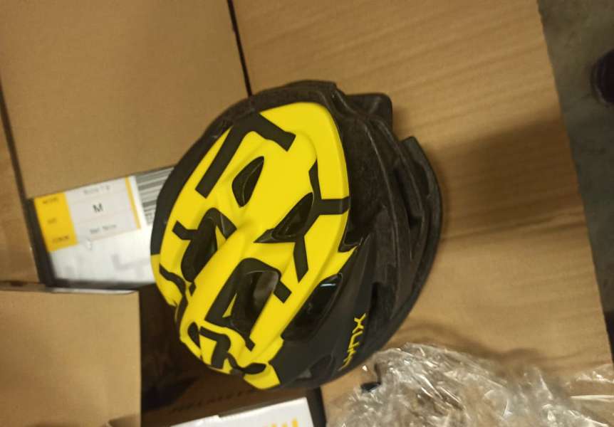 В «Ягодині» знайшли майже 2300 велосипедних шоломів (фото)