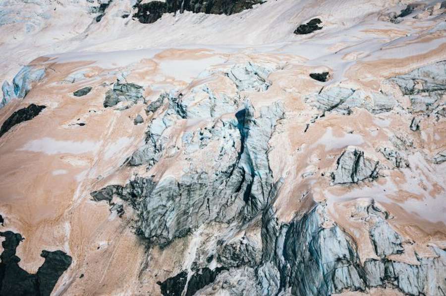 У Новій Зеландії почервоніли льодовики (фото)