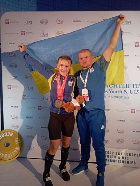Юна волинська важкоатлетка здобула дві нагороди Чемпіонату Європи