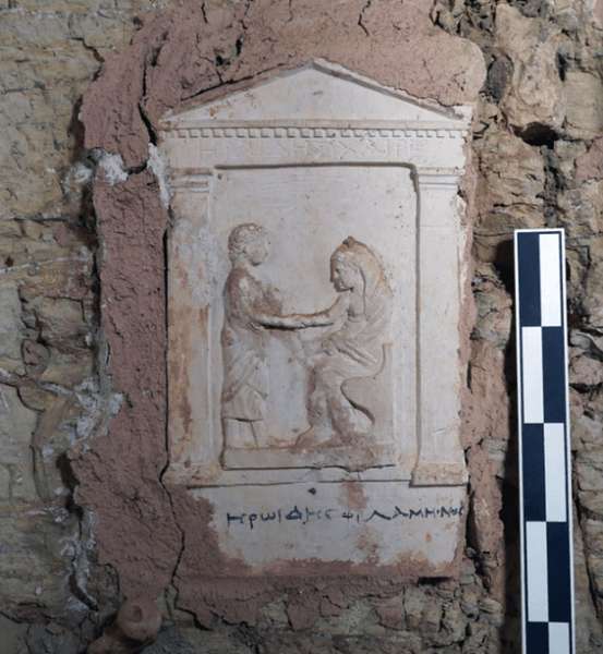У Єгипті знайшли 4500-річну гробницю з артефактами і скелетом дитини (фото)