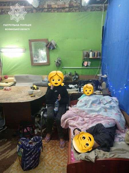 Матір тиждень не з'являлася вдома: у Луцьку трьох дітей забрали у притулок (фото)