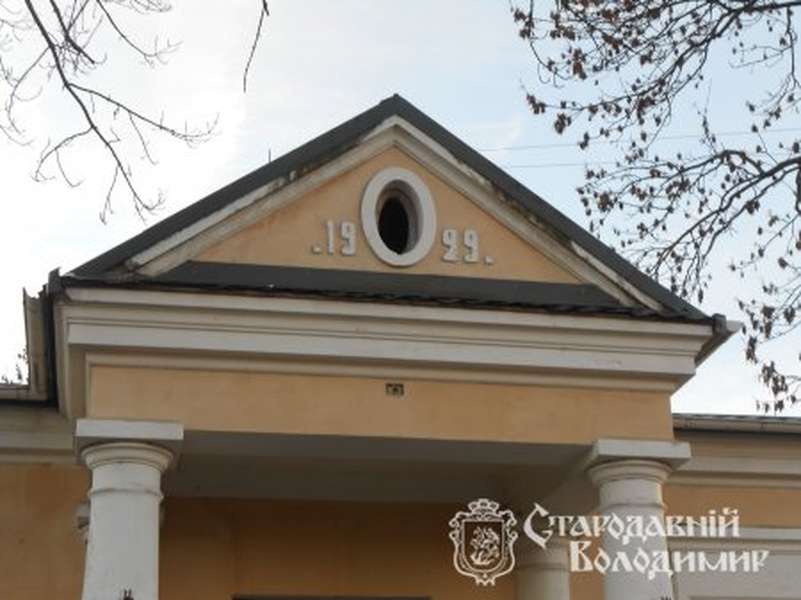 Що приховує будинок із колонами у Володимирі (фото)