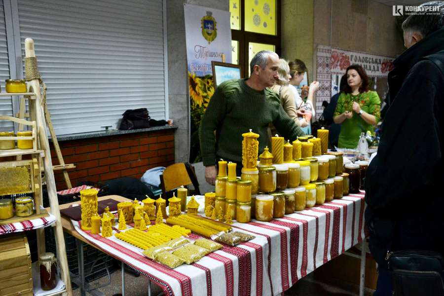 Лучан частують равликами, сирами та медом  (фото)