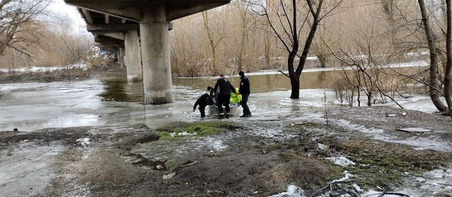 У Луцьку рятувальники продовжують пошуки безвісті зниклого чоловіка у річці Стир (фото)