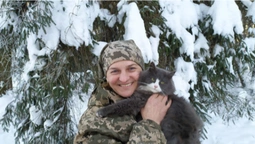 У Волинській теробороні  бійчиня служить зі своїм котом (фото)