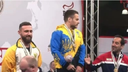 Український пауерліфтер відмовився тиснути руку іранцю (відео)