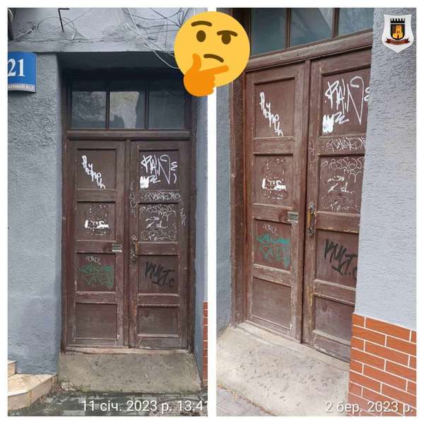 Не минуло й пів року: комунальників змусили пофарбувати двері в центрі Луцька (фото)