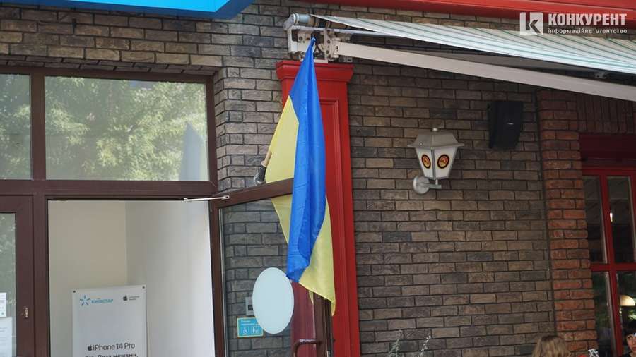 У День прапора лучани вбрались у сорочки, а будинки прикрасили стягами (фото)