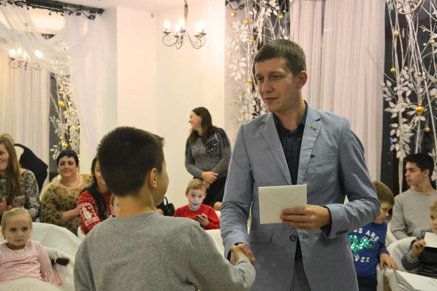 Подарунки та казкові герої: як компанія «СКФ Україна» зробила велике свято для дітей (фото)*