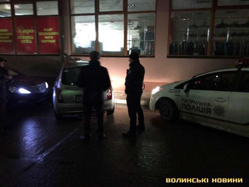 Автомобіль врізався в будівлю: ДТП на Кравчука (фото)