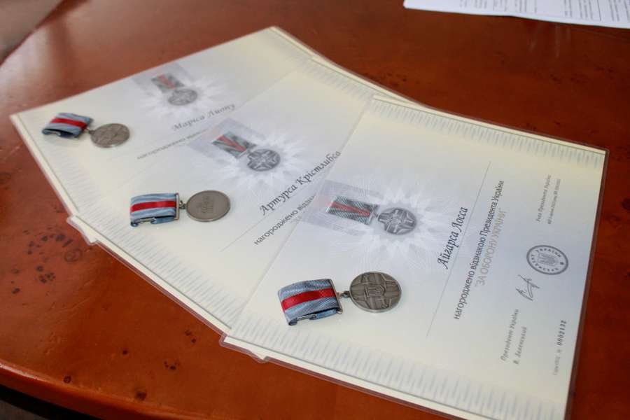 На Волині волонтерам з Латвії вручили відзнаки «За оборону України» (фото)